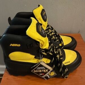 Men size 11 Brand New Gore-Tex winter boots